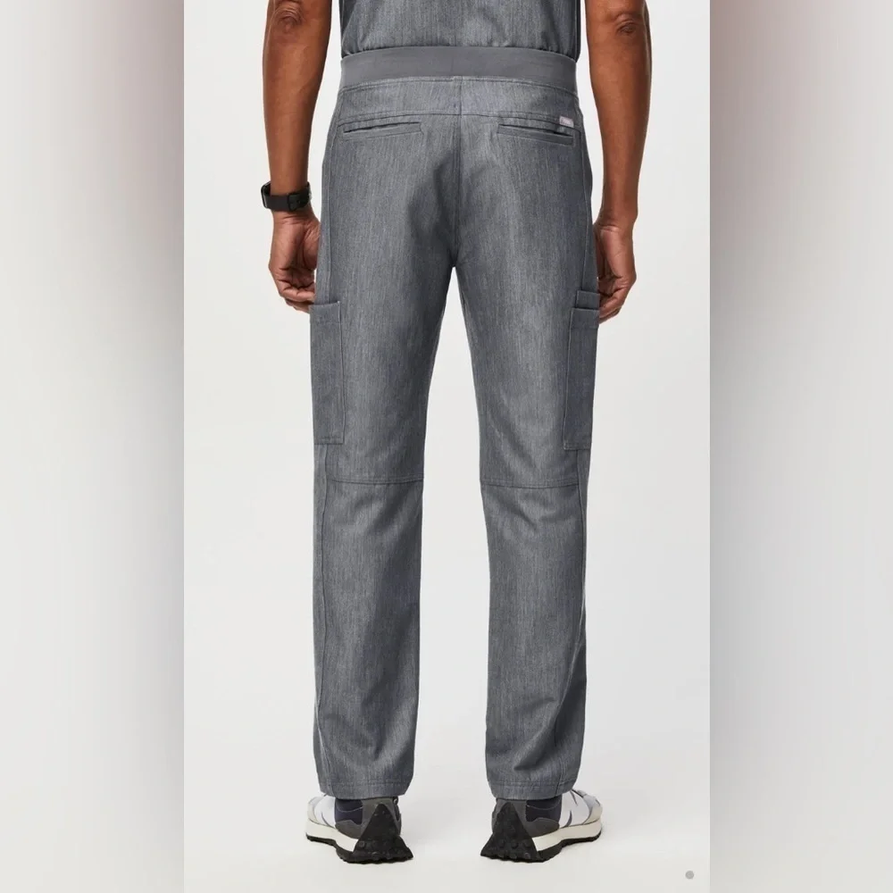 Figs Men’s Axim Cargo Scrub Pants in Graphite Sz M